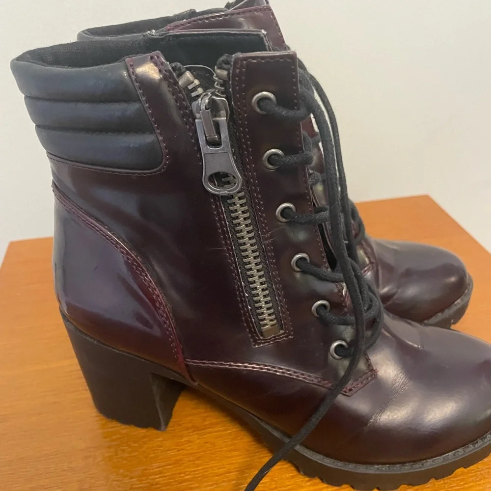 Steve Madden Noodles Maroon Black Heel Combat Bootie - Picture 4 of 10